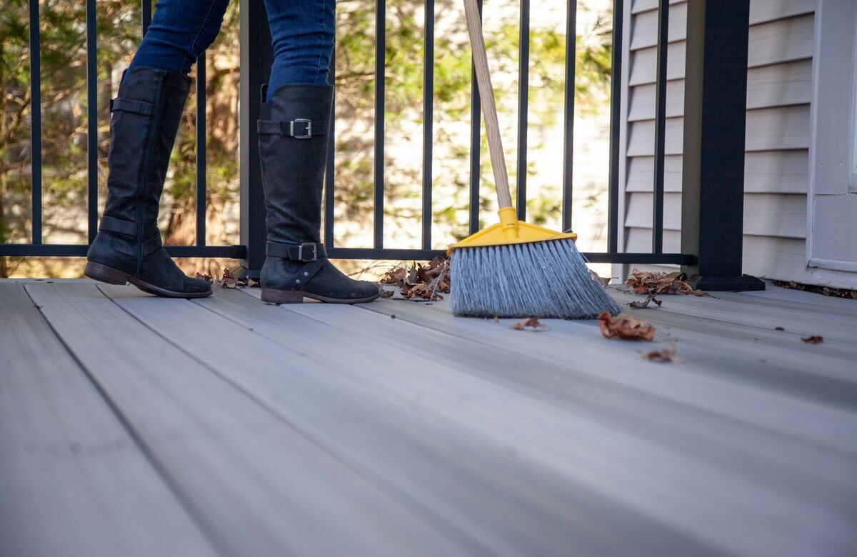 The Benefits of Building a Deck in the Fall