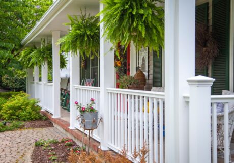How to Accessorize Your Porch or Deck